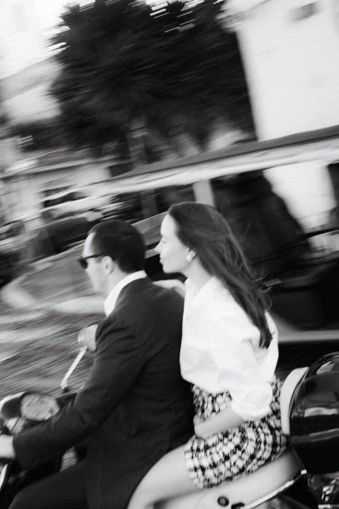 vespa roma coppia gravidanza movimento bianco e nero street fotografia maternità